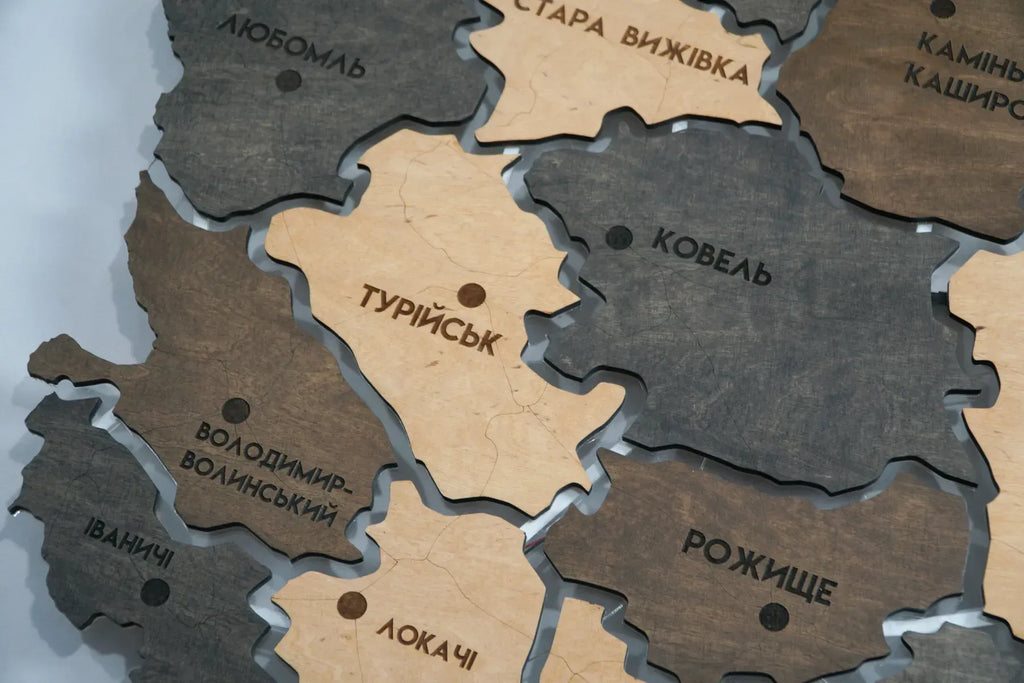 Карта Волинської області на акрилі, з підсвіткою між районами, колір Brute