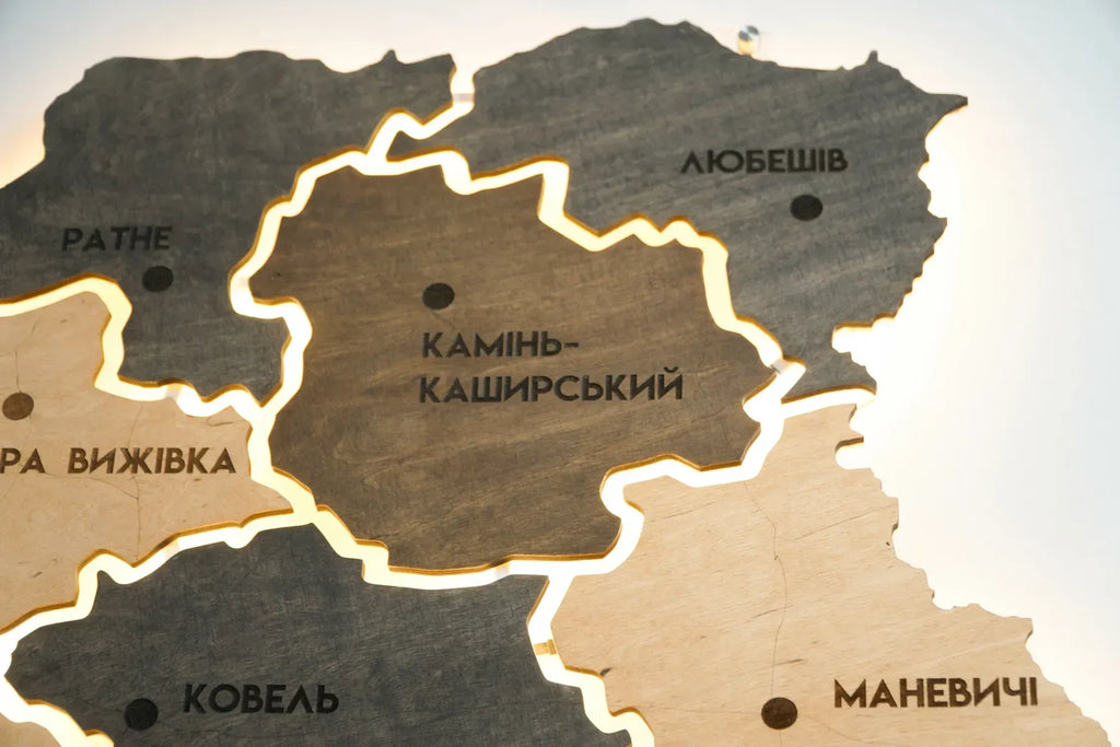 Карта Волинської області на акрилі, з підсвіткою між районами, колір Brute