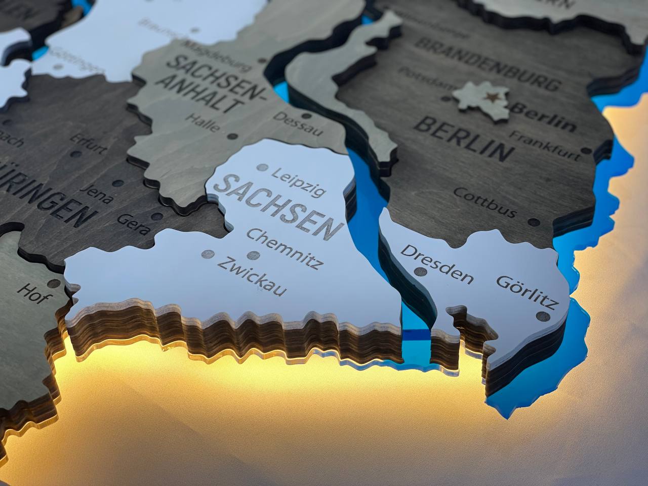 Багатошарова карта Німеччини з підсвіткою річок колір Black&White