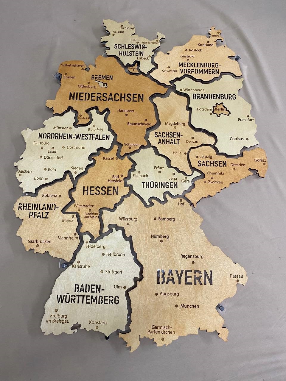 Карта Німеччини на акрилі з підсвіткою між областями колір Bavaria