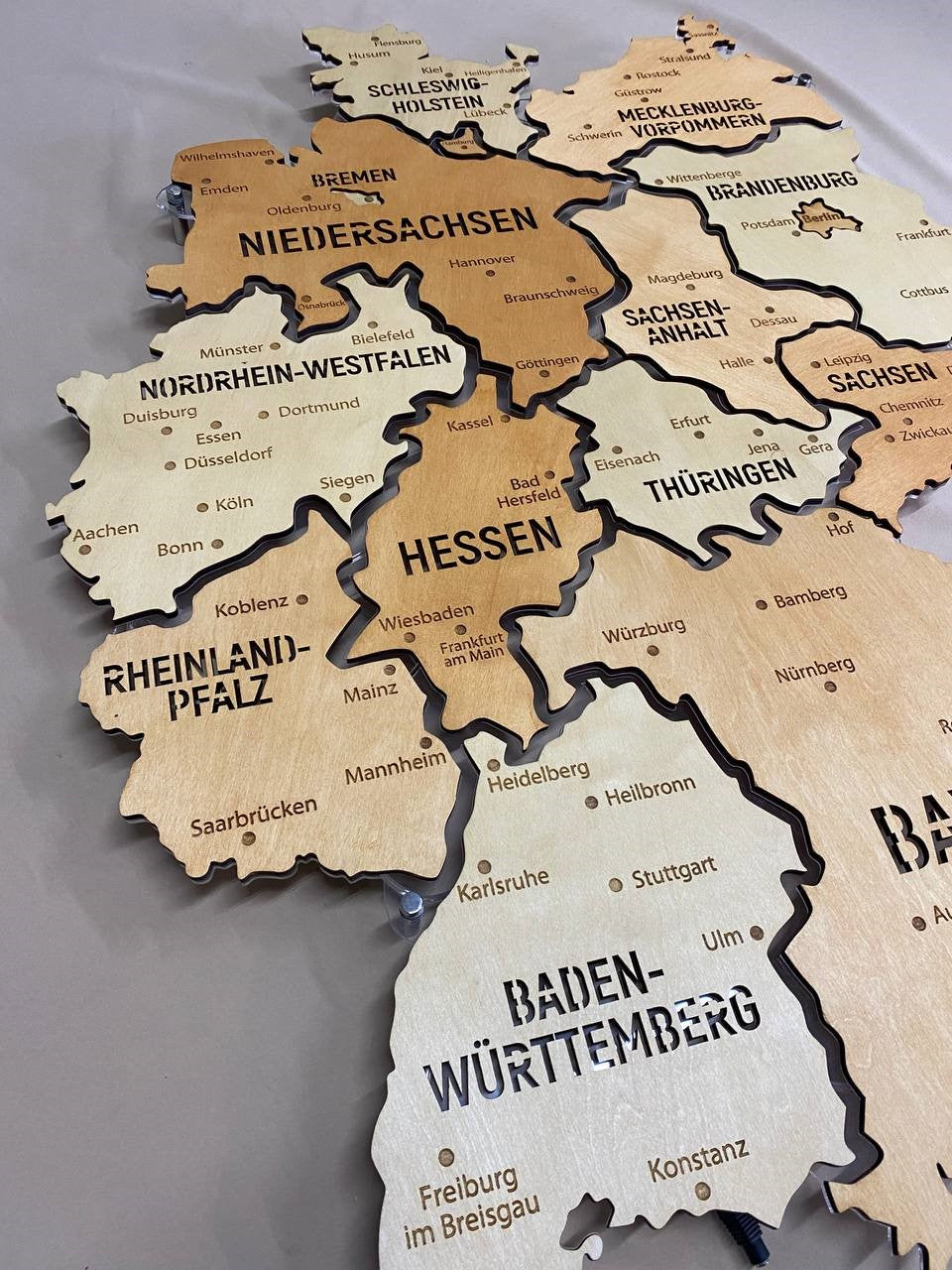 Карта Німеччини на акрилі з підсвіткою між областями колір Bavaria