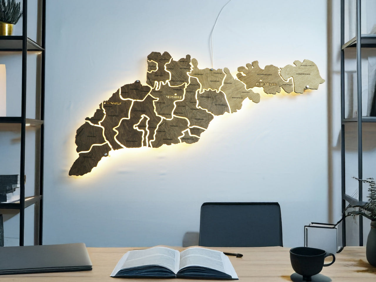 Карта Чернівецької області на акрилі, з підсвіткою між районами, колір Палісандр