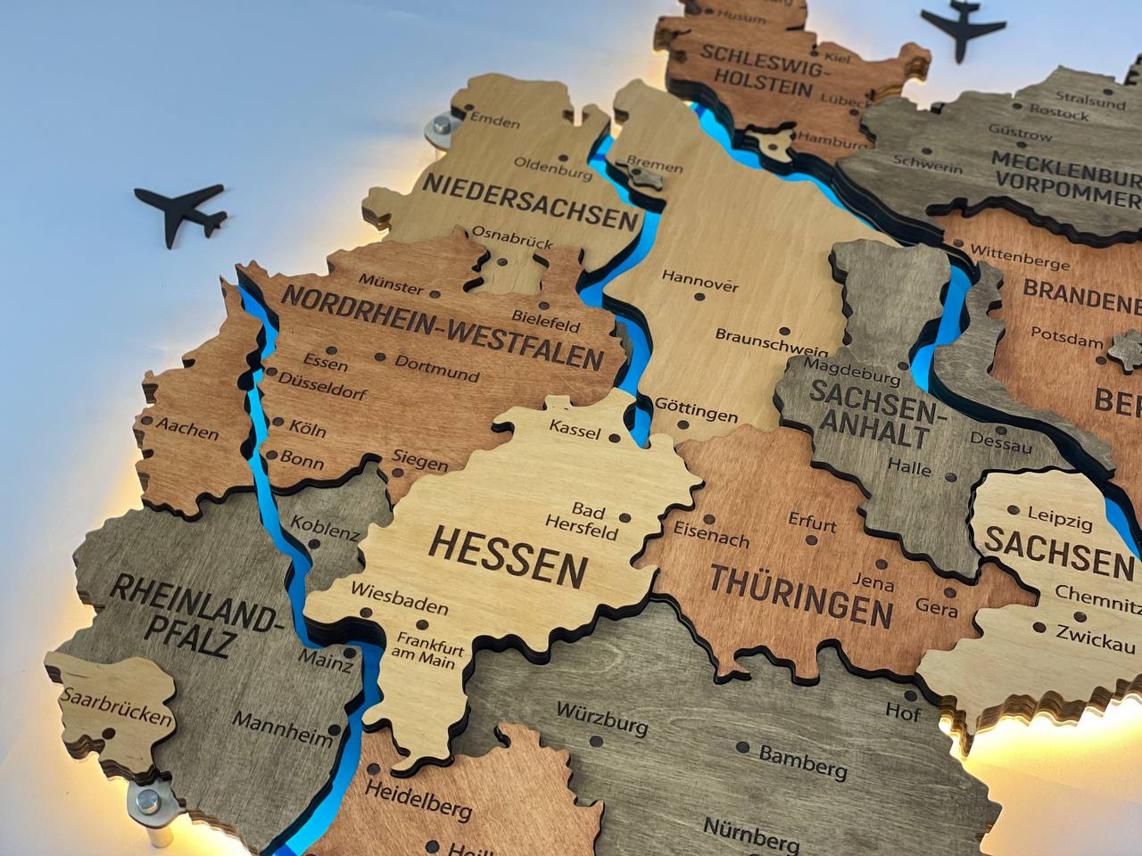 Багатошарова карта Німеччини з підсвіткою річок колір Warm