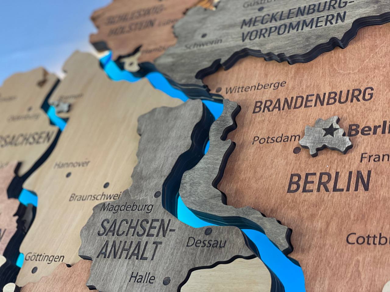 Багатошарова карта Німеччини з підсвіткою річок колір Warm